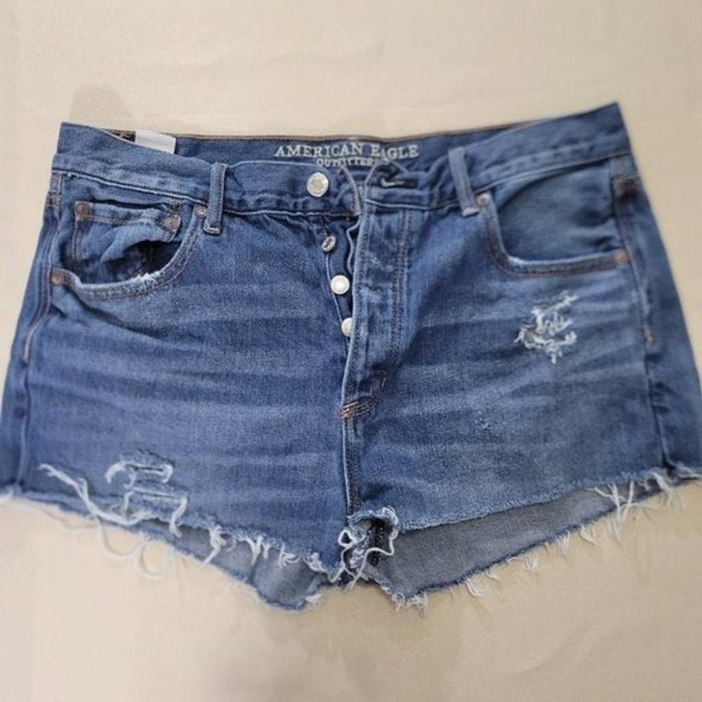 American Eagle Hi - Rise Girlfriend Distressed Button Fly Shorts size 10